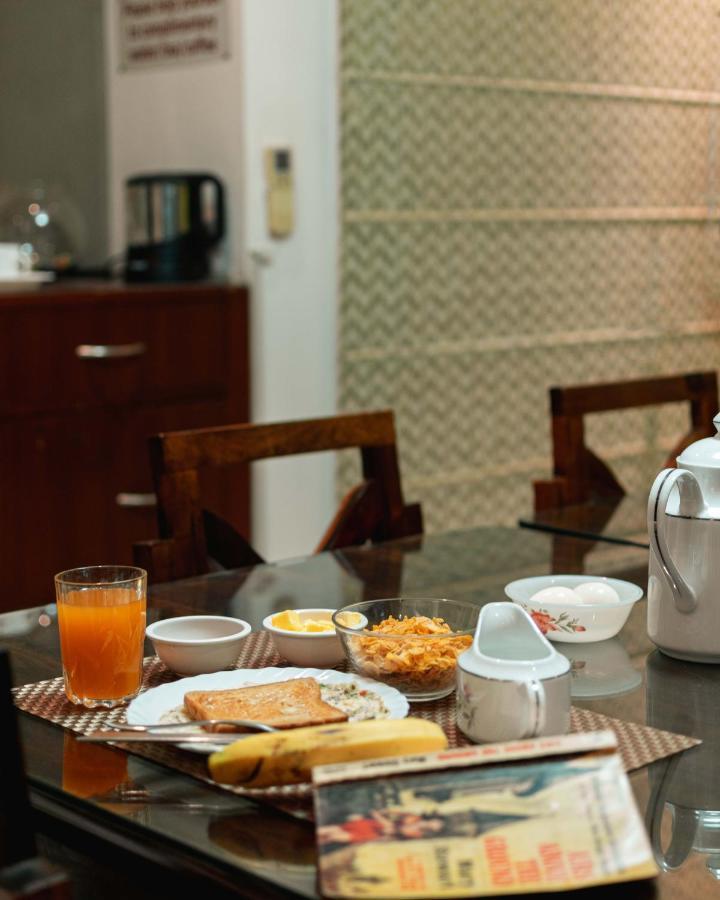 Tree Of Life Bed & Breakfast New Delhi Exterior photo